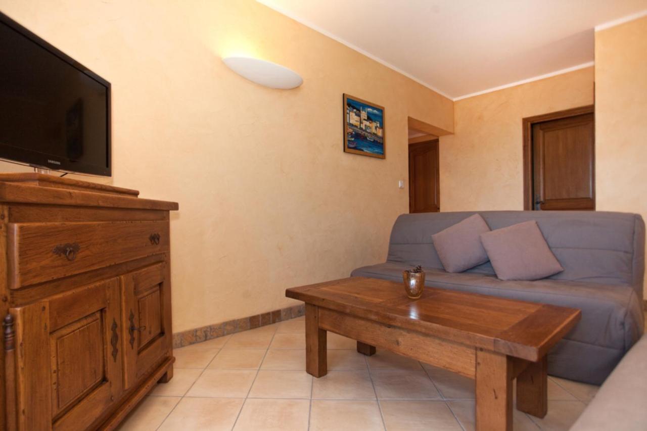 Campu Latinu Apartment Lama Екстериор снимка
